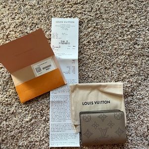 Louis Vuitton Clea Wallet in Mahina Galet